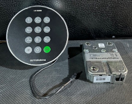 Electronic safe lock